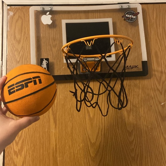 basketball hoop - Picture 2 of 2